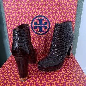 Tory Burch Leigh Bootie - Croc Patent